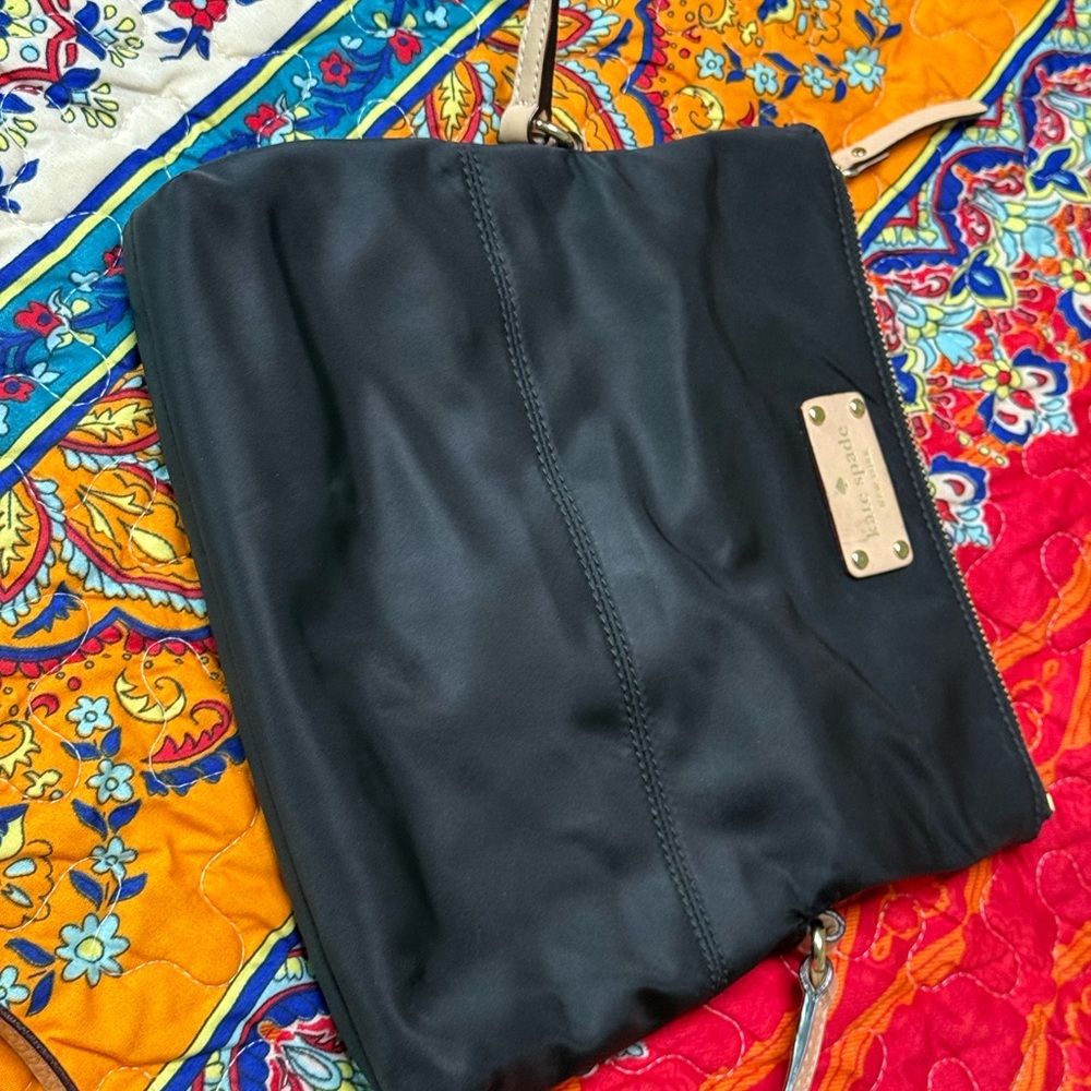 Kate Spade Black Crossbody Bag with Sleek Design - Picture 11 of 12